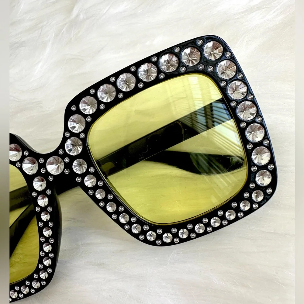 GLAM OVERSIZED SUNGLASSES